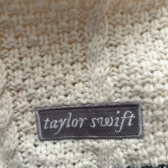 Taylor Swift Folklore Cardigan - Picture 5 of 5